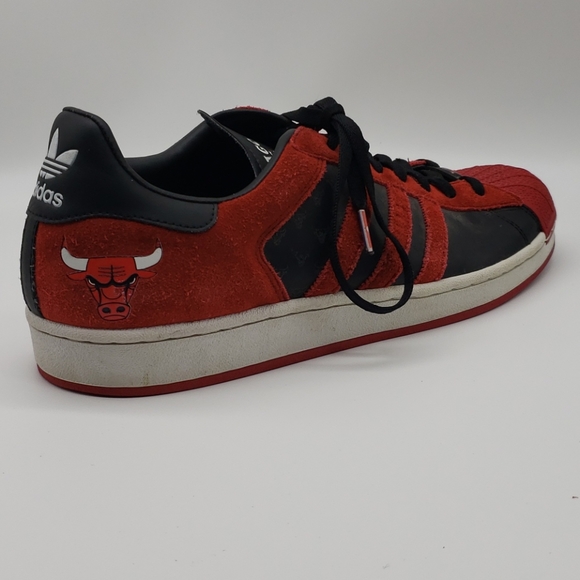 adidas superstar chicago bulls
